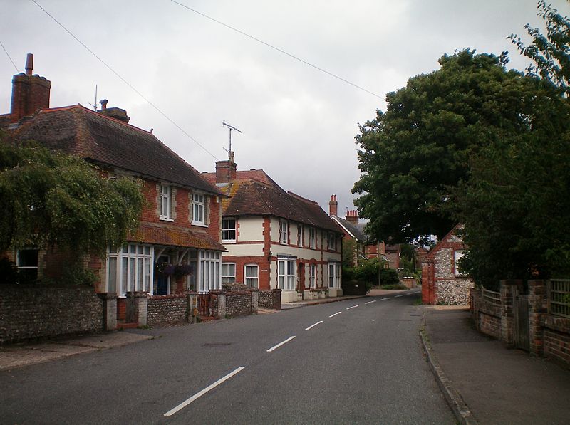 File:Houses in High Street, Findon, Sussex.JPG