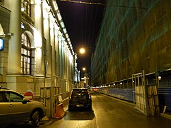 Хрустальный переулок вечером. Вид от Ильинки