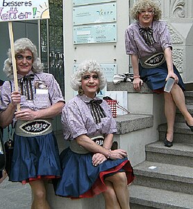 Ichgola Androgyn  and the O-Tonpiraten before CSD 2010 in front of Kurfürstendamm 219 (2010)