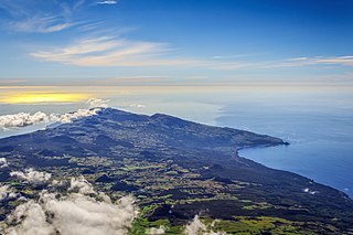 <span class="mw-page-title-main">Achada Plateau</span> Volcanic mountain range on Pico Island, Azores, Portugal