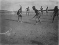 Indianer spela boll. Början av det hockeyliknande spelet. Rio Pilcomayo. Argentina - SMVK - 004888.tif