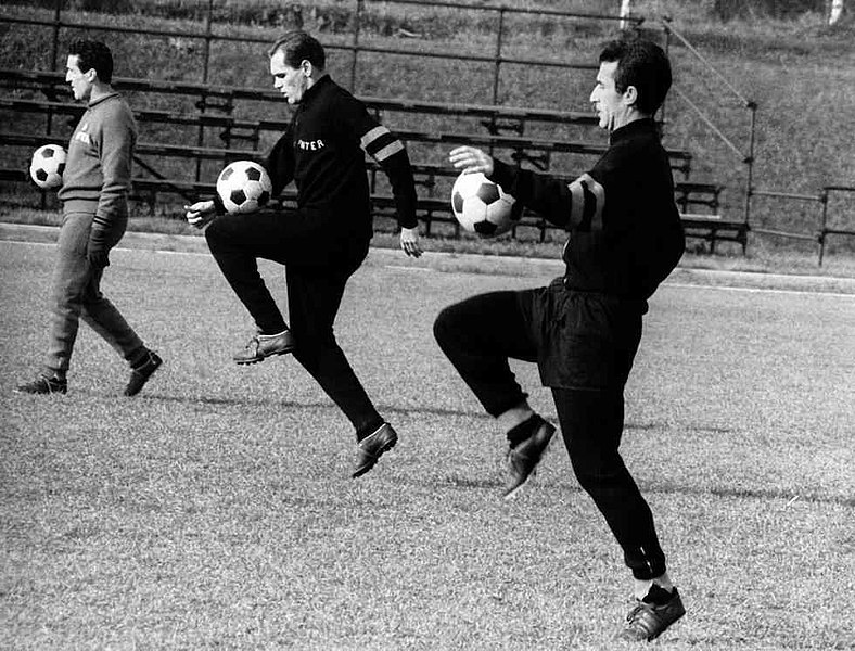 File:Inter Milan (Appiano Gentile, 1966) - Helenio Herrera, Luís Vinício and Armando Picchi.jpg