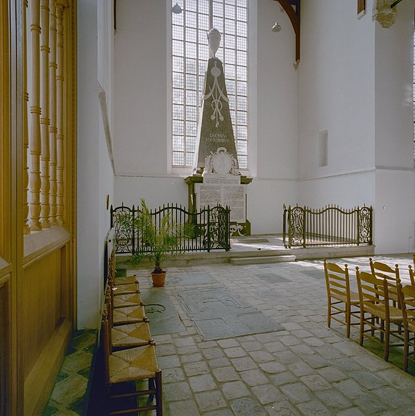 File:Interieur, overzicht grafmonument Janus Dousa in de zuid-dwarsschip - Noordwijk-Binnen - 20337671 - RCE.jpg