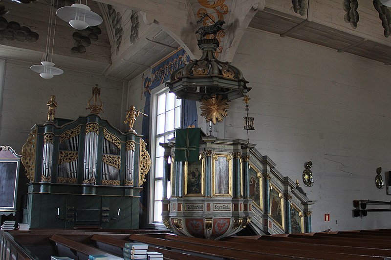 Datei:Interior of Nykarleby church 01.jpg