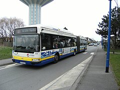 Bus n°655 sur la ligne 2 à l'arrêt 12e D.I.M. à Leffrinckoucke.