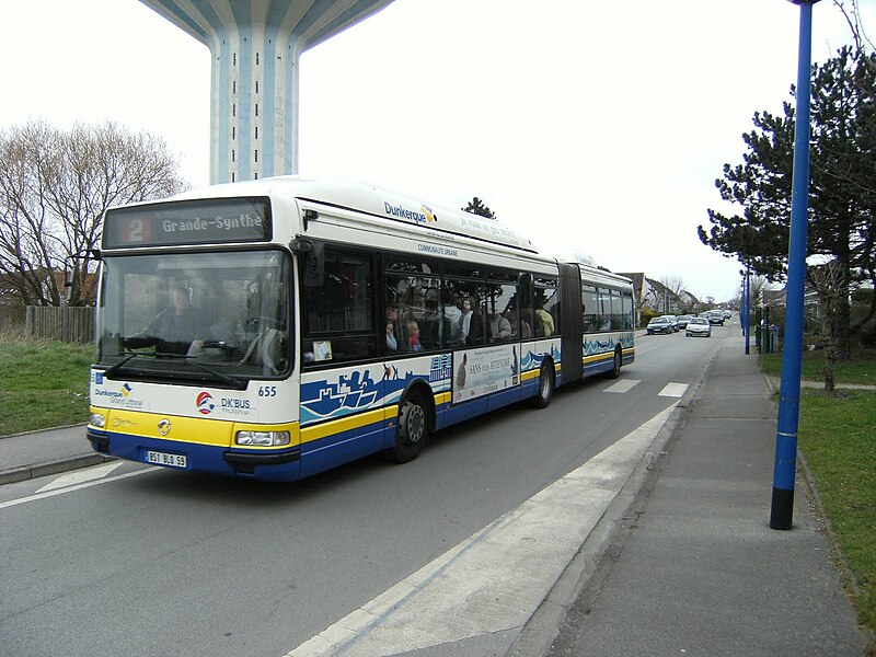 File:Irisbus Agora L GNV n°655 sur la ligne 2 direction Grande-Synthe entre les arrêts Zuydcoote et Ferme Nord le 15 mars 2008.jpg