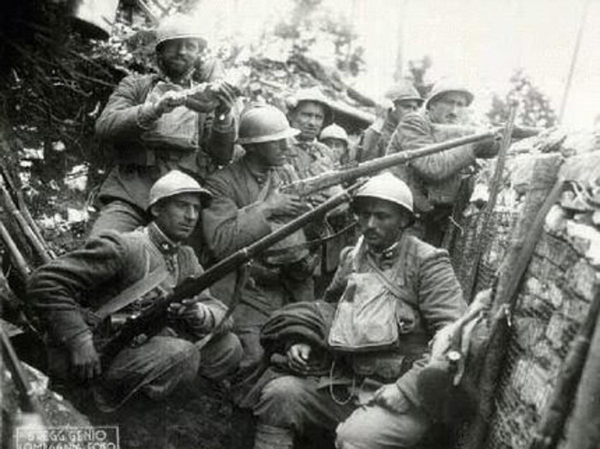 File:Italian Soldiers in Trench World War 1.jpg - Wikipedia