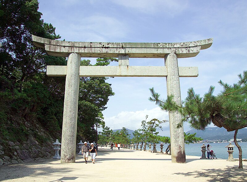 File:ItsukushimaLandTorii7376.jpg