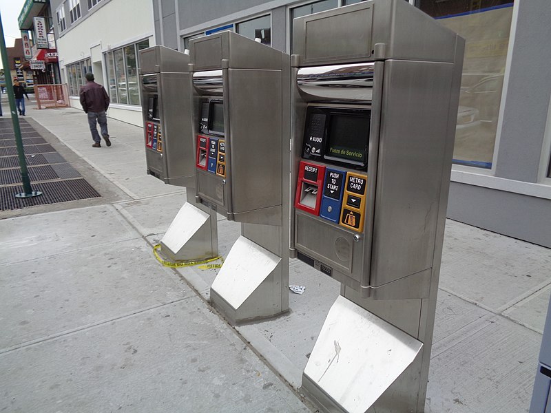 File:Jackson Hts Roosevelt Av 07 - Q53 SBS machines.jpg