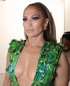 Jennifer Lopez: İlk yılları, Kariyeri, Sanatçılık
