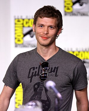 Joseph Morgan in 2011 by Gage Skidmore.jpg