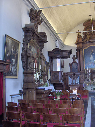 <span class="mw-page-title-main">Side altar</span>