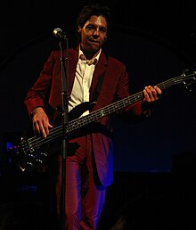 Sulton performing with The New Cars in 2006. Kasim-sulton-with-the-new-cars.jpg