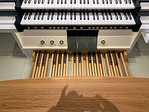 Klais-Orgel von 2021 in Husum, Marienkirche, Klaviaturen.jpg