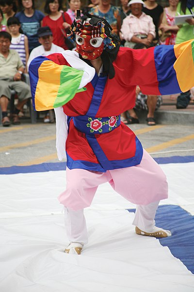 File:Korean mask dance-Talchum-03.jpg