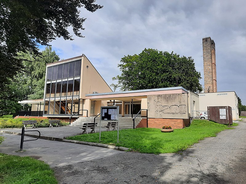 File:Krematorium v České Třebové.jpg