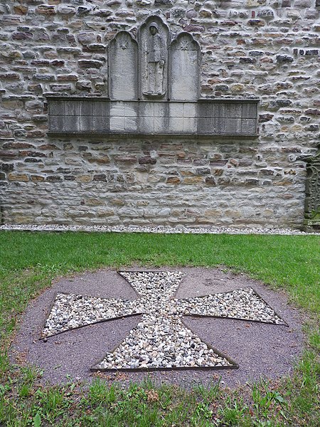 File:Kriegerdenkmal St. Laurentii Zuchau, Barby 2.jpg