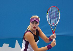 Kristina Mladenovic: Biographie et vie privée, Style de jeu, Carrière tennistique