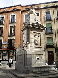 Lados meridional (en primer término) y occidental (a la izquierda) de La Fuentecilla.