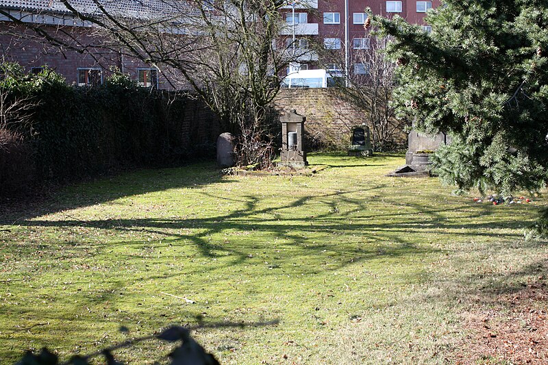 File:Lechenich-jüdischer-Friedhof-Grabstätten-002.JPG