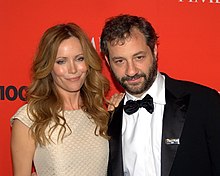 Apatow con su esposa, la actriz Leslie Mann