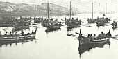 Fiskebåter ror ut under Lofotfisket, fotografi tatt i 1860.