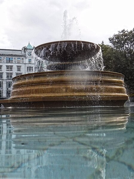 File:London , Westminster - Trafalgar Square - geograph.org.uk - 5153284.jpg