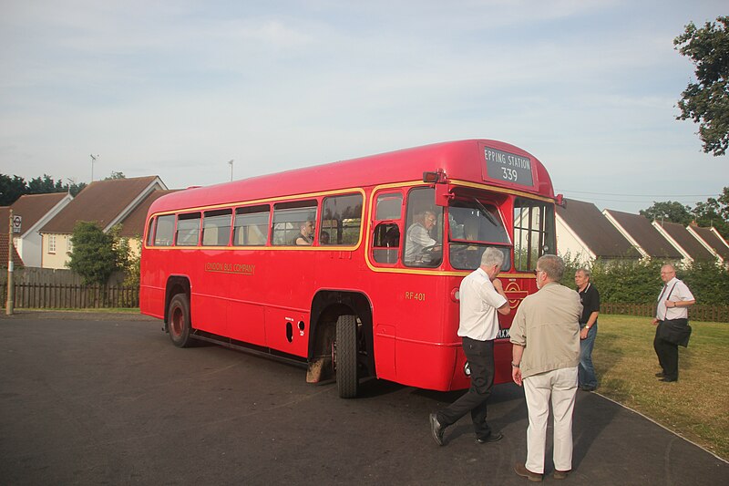 File:London Transport bus RF401 (MXX 289), EOR route 339, 9 September 2012 (1).jpg