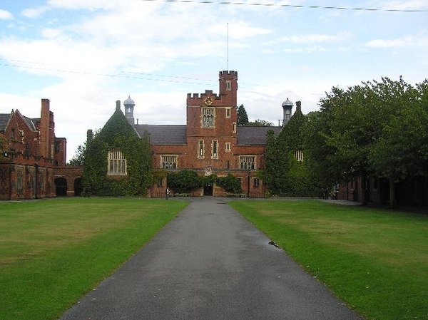 The main quad at Loughborough Grammar School.