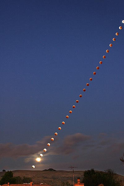 Datei:Lunar-eclipse-2004.jpg