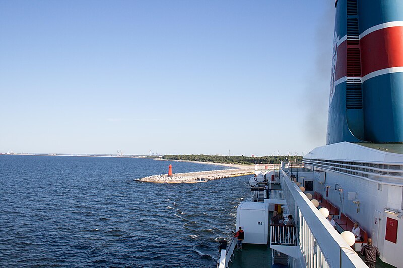 File:MF Scandinavia leaving the port of Gdansk-4.jpg