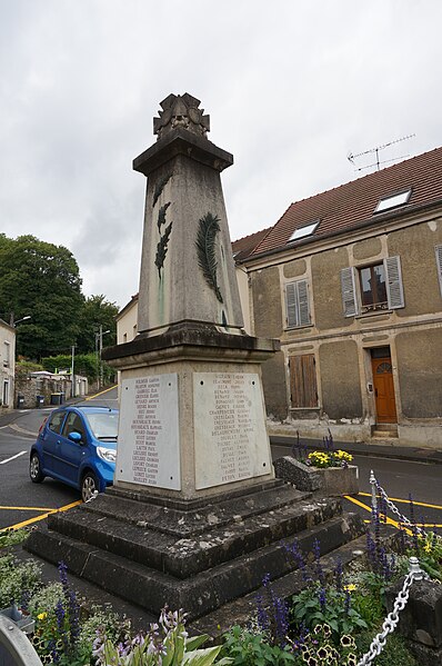 File:MONUMENT AUX MORTS 09472.JPG