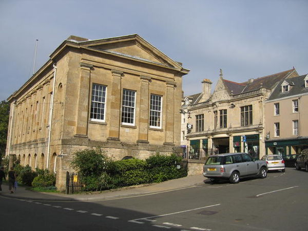 Chipping Norton Town Hall (built 1842) in the town centre