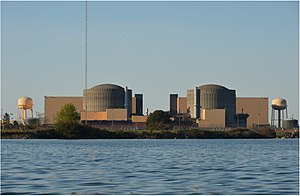 Kernkraftwerk McGuire vom Lake Norman aus