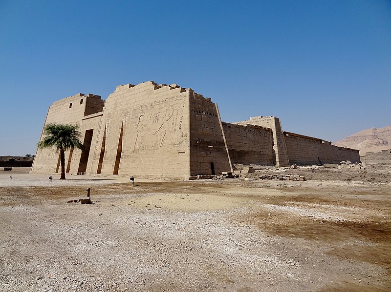 File:Medinet Habu Ramses III. Tempel 41.jpg