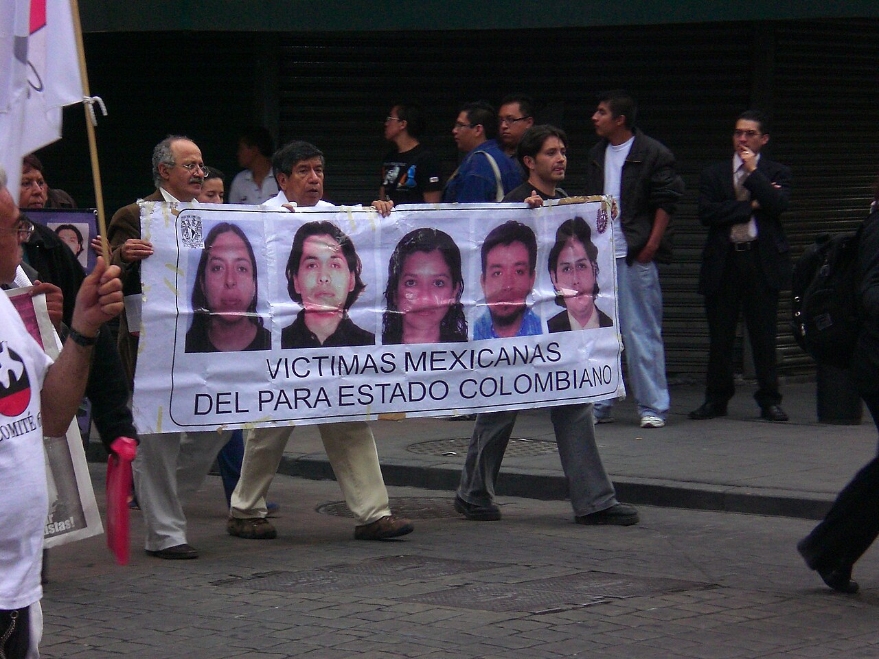 Mexicanos del bombardeo de Angostura.jpg