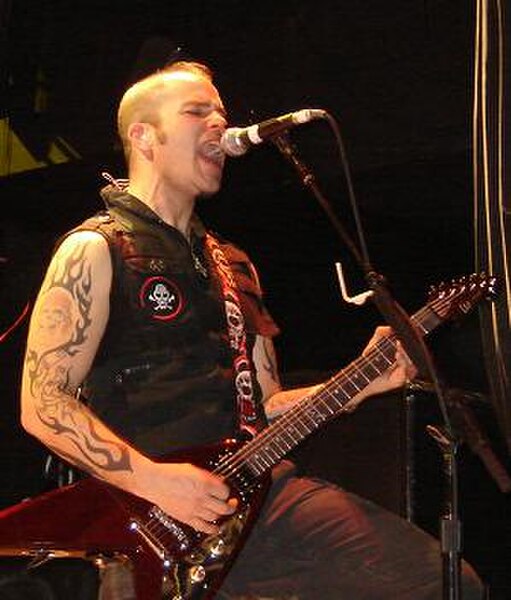 Mike Stone performing with Queensrÿche, December 2, 2006.