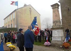 11 novembre 2015, Arsène Rousselot apparait sur le monument aux morts de Molay.