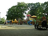 公園内の遊具（2007年8月）