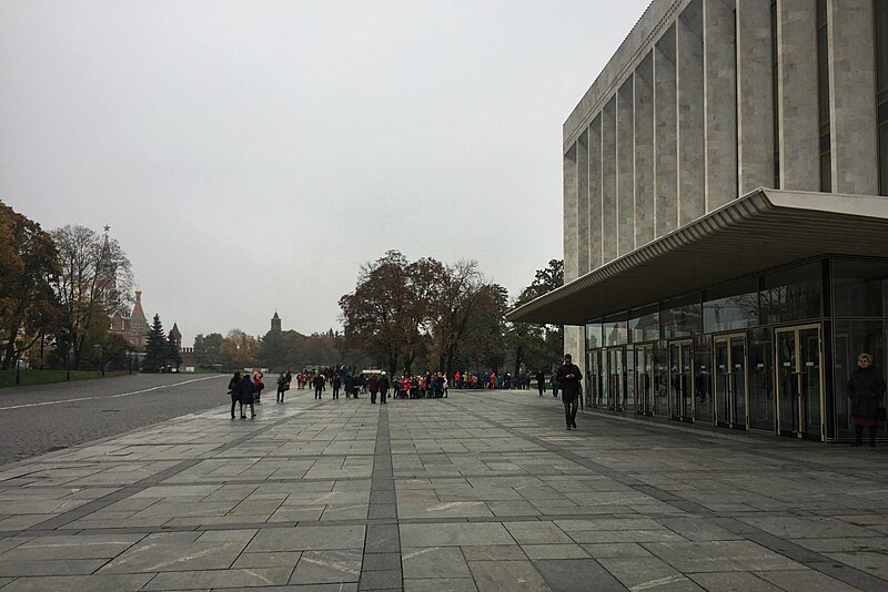 File:Moscow, State Kremlin Palace entrance (31692068126).jpg