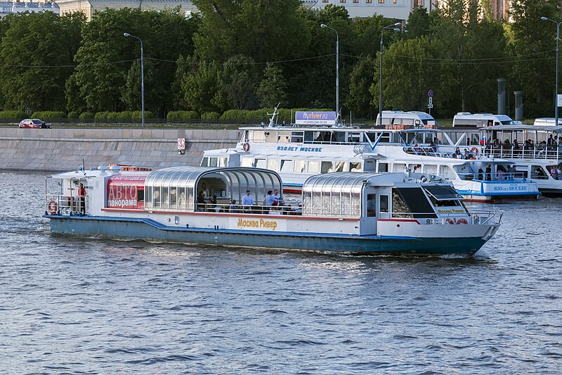 File:Moskva River on the Moskva River 2021-05-22 8382.jpg