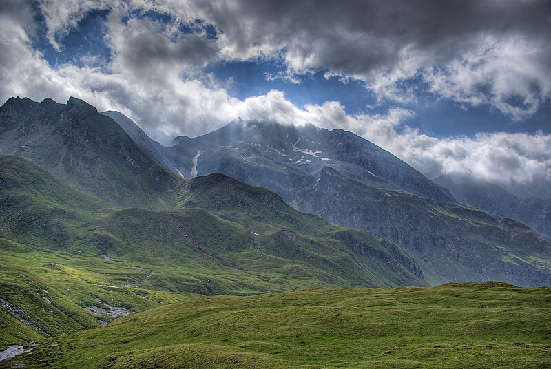 File:Mountains & Clouds.jpg