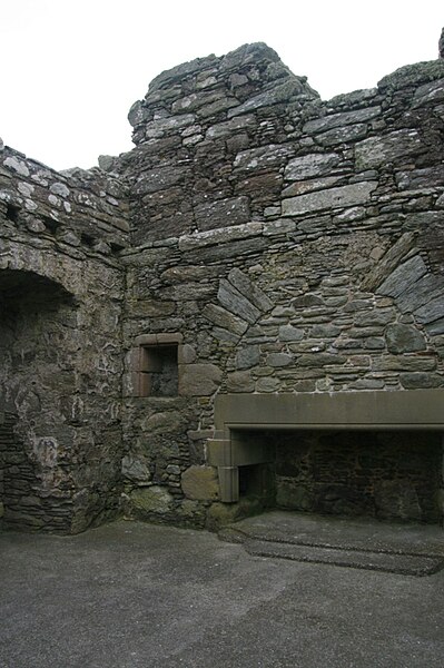 File:Muness Castle (2).jpg