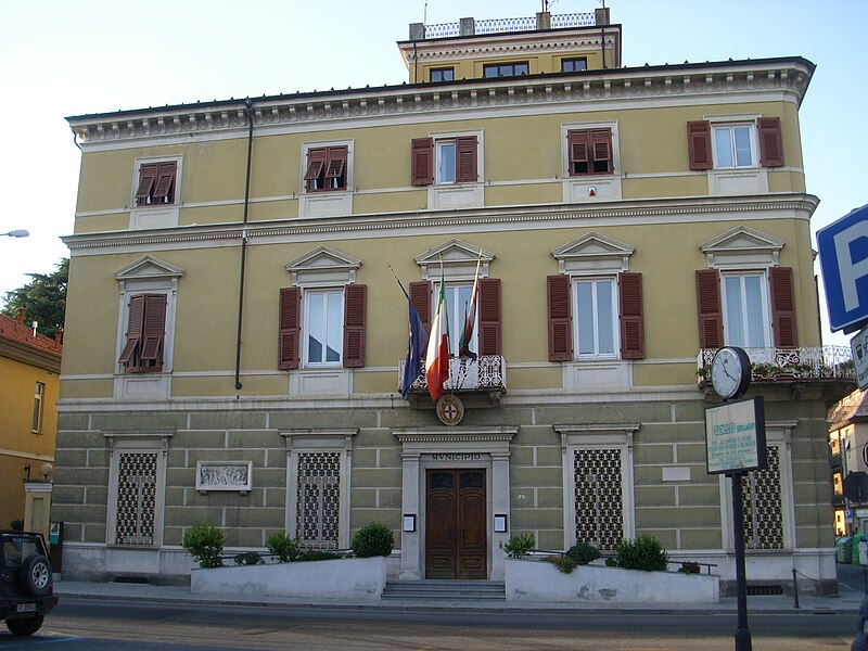 File:Municipio di Ovada 01.jpg