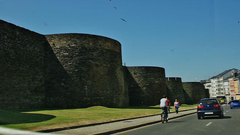 File:Muralla de Lugo, I.JPG