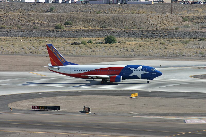 File:N352SW Boeing 737 Southwest in "Lone Star One" Colours (8401796672).jpg