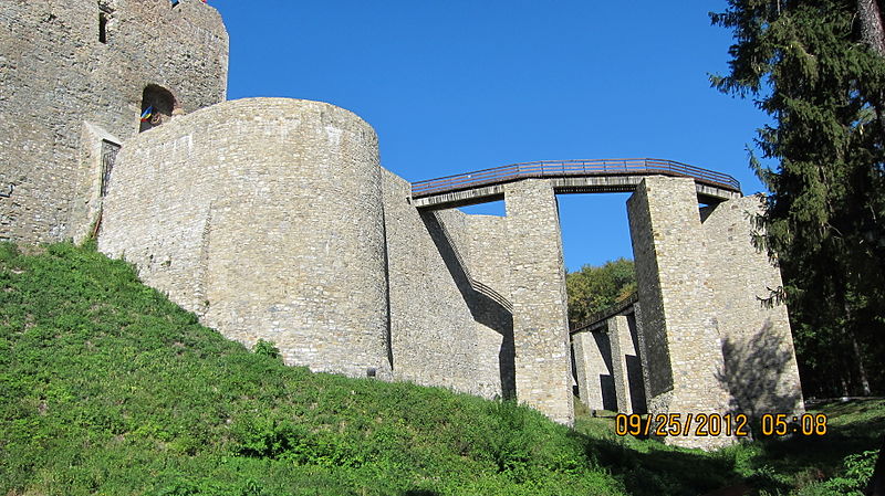 File:Neamt Citadel, Medieval Romanian Fortress 01.JPG