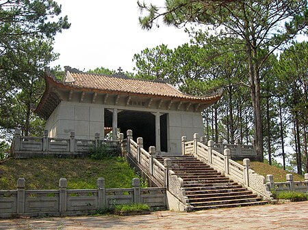 Tập_tin:Nguyen_Huu_Hoa_Mausoleum_01.jpg