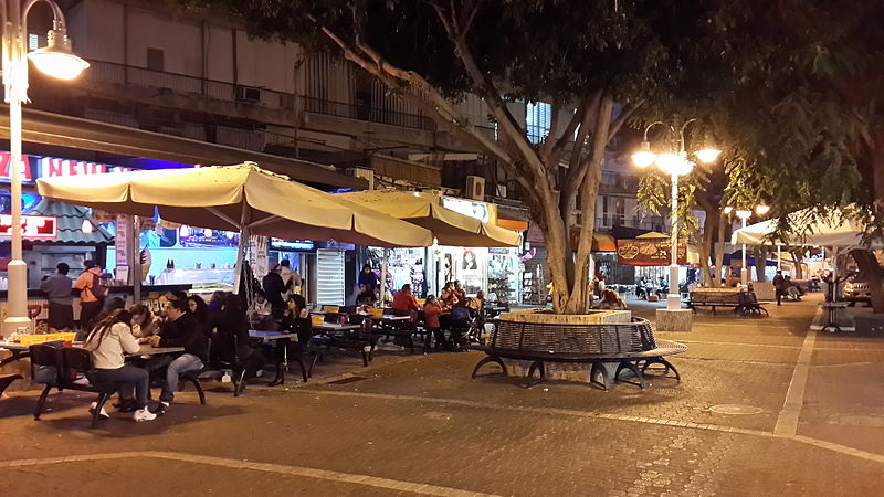 File:Night in Petah Tikva - 04.jpg