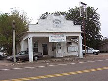 Nutbush grocery store (2004) Nutbush tennessee.jpg